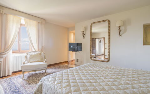 Villa Alessia Luxury: Mueble, Diseño De Interiores, Cama, Habitación, Pared, Piso, Suelo, Sábana, Lecho, Habitación