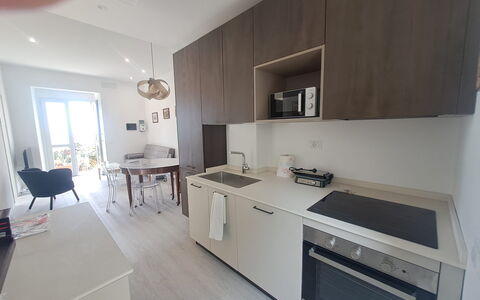 Central Design Flat With Parking, Bogliasco: Piso, Suelo, Mostrador, Diseño De Interiores, Cocina, Mueble, Electrodoméstico, Aparato De Cocina, Gabinetes, Habitación