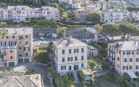 Central Design Flat With Parking, Bogliasco: Edificio, Barrio Residencial, Ciudad, Casa, Asentamientos Humanos, Casa, Mar, Departamento, Suburbio, Costa