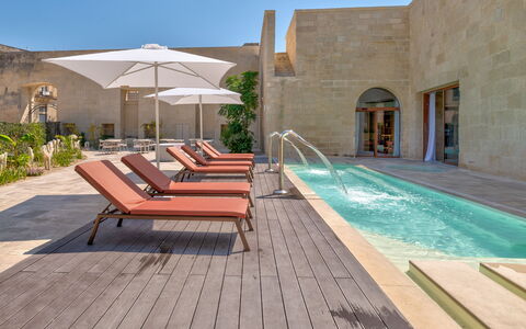 Palazzo Corte Dei Granai: Piscina, Recurso, Hacienda, Diseño, Maceta, Planta De Casa, Hotel, Fuente De Agua, Patio, Villa