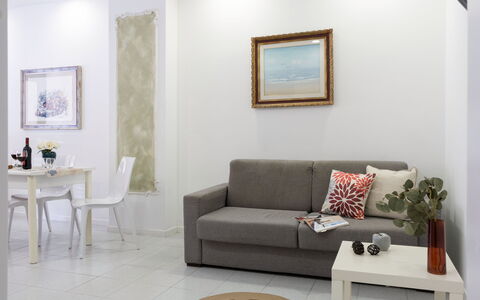 La Rondine Apartment: Mueble, Diseño De Interiores, Sofá, Pared, Piso, Suelo, Sala, Habitación, Mesa, Encendiendo