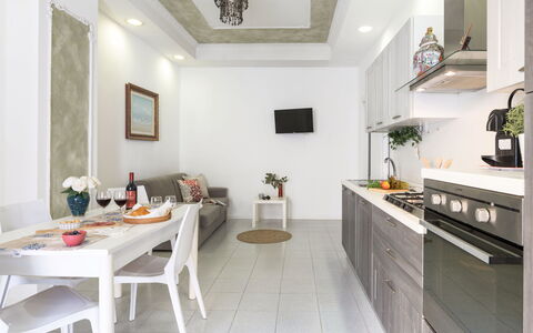 La Rondine Apartment: Mueble, Diseño De Interiores, Piso, Cocina, Madera, Electrodoméstico, Aparato De Cocina, Casa, Techo, Mostrador