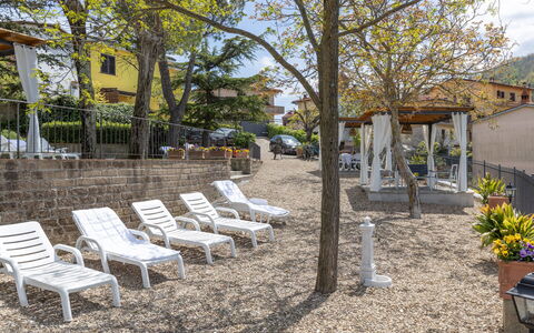 Agriturismo Casa Da Pietro: Mueble Para Exteriores, Sombra, Balcón, Yarda, Cerca, Silla, Planta De Casa, Maceta, Patio, Inicio De Esgrima