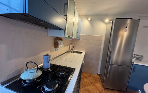 Cottage Wisteria: Aparato De Cocina, Cocina, Mostrador, Electrodoméstico, Estufa De Cocina, Estufa, Electrodoméstico, Estufa De Gas, Gabinetes, Fregadero