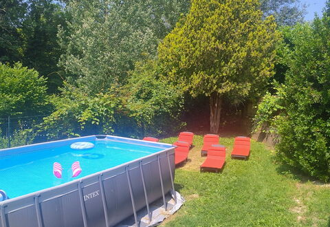 Cottage Wisteria: Jardín, Césped, Patio Interior, Ocio, El Plastico, Sombra, Yarda, Piscina, Parque