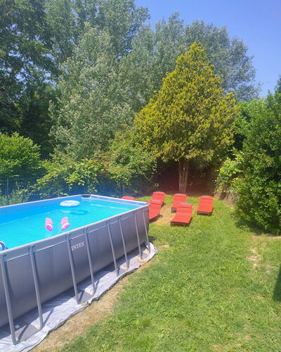 Cottage Wisteria: Jardín, Césped, Patio Interior, Ocio, El Plastico, Sombra, Yarda, Piscina, Parque