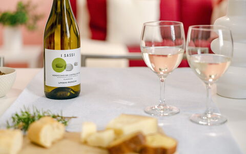 Movie Suite Jesi: Comida, Vajilla, Botella, Ingrediente, Barware, Drinkware, Botella De Vidrio