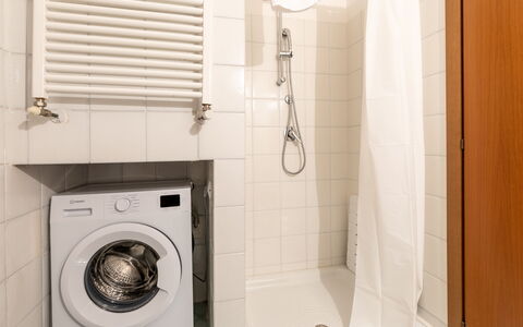 Movie Suite Jesi: Baño, Diseño De Interiores, Arreglo De Tubería, Piso, Suelo, Plomería, Grifo, Habitación, Baño, Espejo