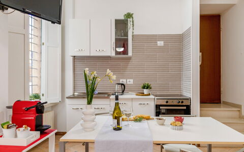 Movie Suite Jesi: Mueble, Diseño De Interiores, Cocina, Piso, Madera, Aparato De Cocina, Electrodoméstico, Suelo, Silla, Electrodoméstico
