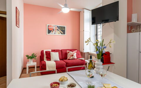 Movie Suite Jesi: Mueble, Diseño De Interiores, Habitación, Piso, Suelo, Encendiendo, Casa, Mesa, Departamento, Techo