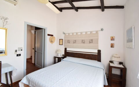 Villetta Oasi Belvedere, Budoni, Wifi, Ac: Mueble, Diseño De Interiores, Pared, Habitación, Madera, Cama, Piso, Suelo, Techo, Encendiendo