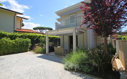 Casa Simonetta: Barrio Residencial, Arbusto, Casa, Casa, Jardín, Sombra, Paisajismo, Yarda, Inmuebles