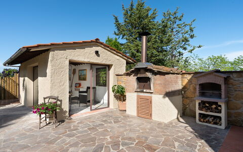 Villa Gori: Casa, Cabaña, Casa, Puerta, Maceta, Losa, Jardín, Sombra, Planta De Casa