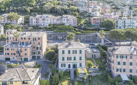 Central Cozy Nest With Parking, Bogliasco: Edificio, Barrio Residencial, Ciudad, Casa, Barrio, Verano, By, Casa, Departamento, Asentamientos Humanos