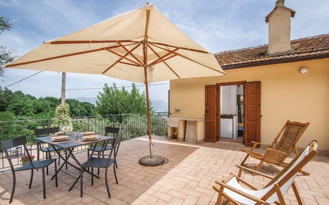 Casa Rosmarino, Ac, Wifi, Narni: Mueble, Madera, Silla, Mesa, Mueble Para Exteriores, Piso, Cocina Y Comedor Mesa, Mesa Al Aire Libre, Sombra, Manchas De Madera