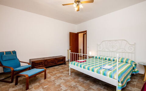 Casa Alloro, Ac, Wifi, Narni: Mueble, Diseño De Interiores, Piso, Suelo, Madera, Cama, Habitación, Habitación, Techo, Departamento