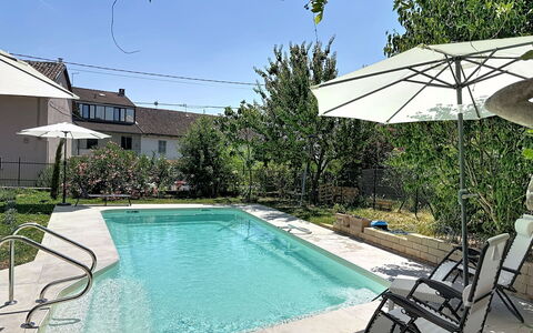 Casetta di Agnese: Piscina, Agua, Mueble Para Exteriores, Recurso, Paraguas, Material Compuesto, Sombra, Eco Hotel, Fuente De Agua, Silla