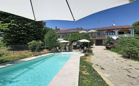 Casetta di Agnese: Piscina, Barrio Residencial, Mueble Para Exteriores, Recurso, Paraguas, Ocio, Inmuebles, Hacienda, Sombra, Villa