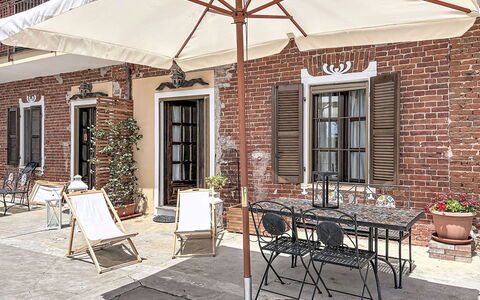 Asti 50: Puerta, Ladrillo, Mesa Al Aire Libre, Mueble Para Exteriores, Silla, Maceta, Hierro, Paraguas, Planta De Casa, Sombra