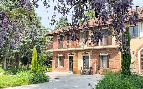 Asti 50: Casa, Arbusto, Casa, Barrio Residencial, Inmuebles, Cabaña, Hacienda, Yarda, Sombra, Césped