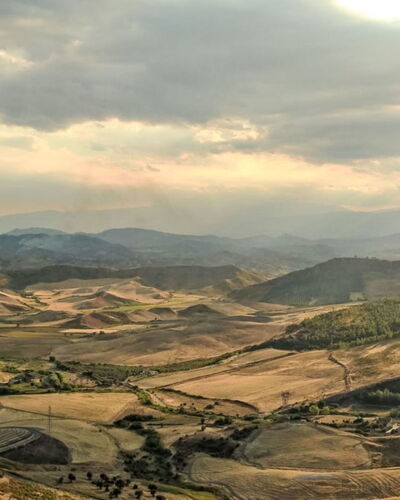 Fazio: Accidentes Geográficos Montañosas, Montaña, Colina, Tierras Altas, Paisaje Natural, Horizonte, Ecorregión, Terreno, Paisaje, Nube