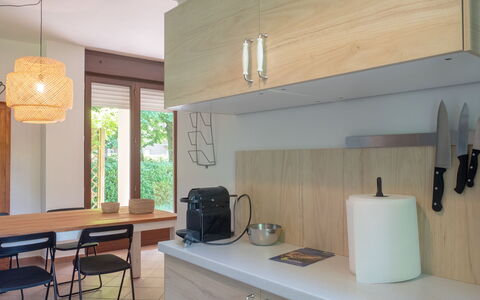 Casa Carla: Mueble, Mostrador, Diseño De Interiores, Cocina, Madera, Piso, Gabinetes, Aparato De Cocina, Suelo, Encendiendo