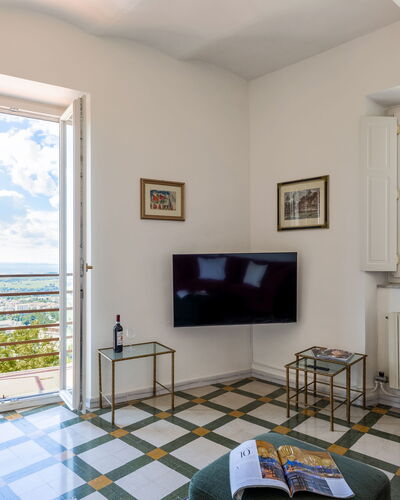 Operapartment: Piso, Suelo, Diseño De Interiores, Departamento, Mueble, Habitación, Techo, Silla, Sala, Planta De Casa