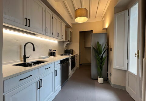 Via Roma 39: Cocina, Mostrador, Aparato De Cocina, Gabinetes, Diseño De Interiores, Electrodoméstico, Mueble, Piso, Madera, Estufa De Cocina