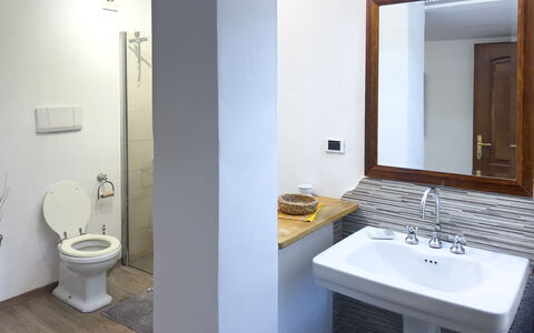 Casa Delle Chicche - Imperia: Baño, Lavabo Del Baño, Arreglo De Tubería, Lavabo, Pared, Piso, Suelo, Diseño De Interiores, Grifo, Baño