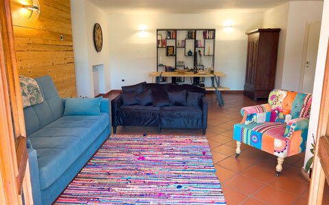 Casa Delle Chicche - Imperia: Mueble, Diseño De Interiores, Piso, Suelo, Sofá, Madera, Sala, Habitación, Textil, Encendiendo