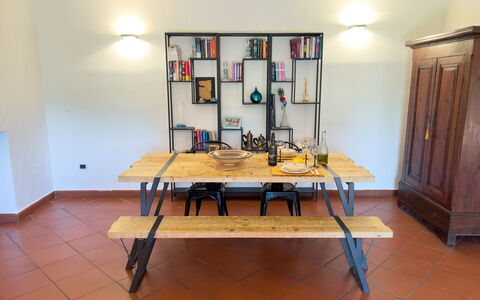 Casa Delle Chicche - Imperia: Mueble, Piso, Madera, Mesa, Diseño De Interiores, Suelo, Cocina Y Comedor Mesa, Habitación, Comedor, Silla