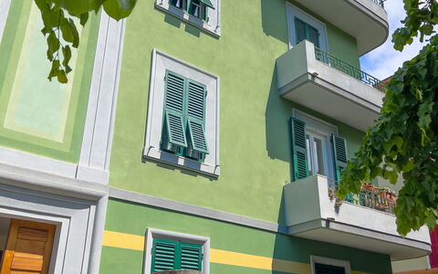 Corso Roma 15 Vacanze - Levanto: Diseño Urbano, Departamento, Material Compuesto, Balcón, Condominio, Pintar, Moldura, Diseño, Cubiertas De Ventanas