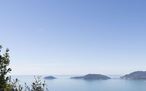 Bonaria Boutique House Ac, Wifi, Cinque Terre: Cielo, Azul, Agua, Los Recursos Hídricos, Cuerpo De Agua, Horizonte, Paisaje Natural, Costeras Y Los Accidentes Geográficos Oceánico, Mar, Colina
