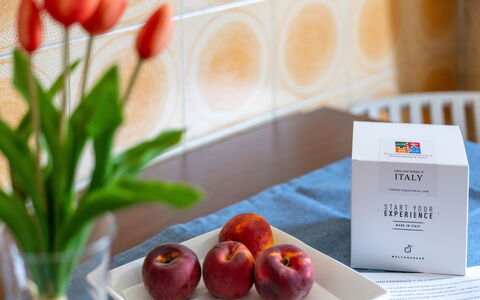 La Terrazza Sul Conero: Vajilla, Comida, Fruta, Produce, Ingrediente, Utensilios Para Servir, Los Alimentos Naturales, Manzana, Vajilla