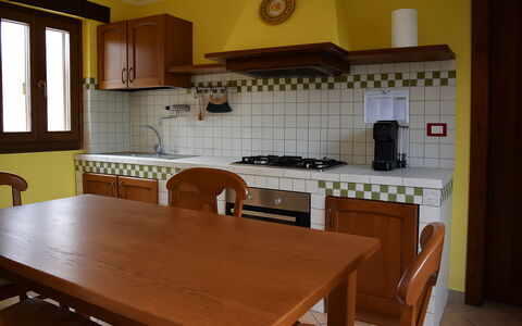 Casa Carletto, Abruzzo: Madera, Piso, Cocina, Mueble, Aparato De Cocina, Diseño De Interiores, Suelo, Mostrador, Estufa De Cocina, Electrodoméstico
