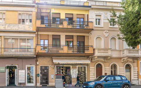 Casa Ballerini: Edificio, Ventana, Ciudad, Barrio, By, Fachada, Departamento, Calle, Uso Mixto