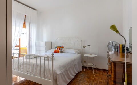 Casa Ballerini: Cama, Mueble, Lecho, Habitación, Diseño De Interiores, Piso, Sábana, Suelo, Pared, Madera