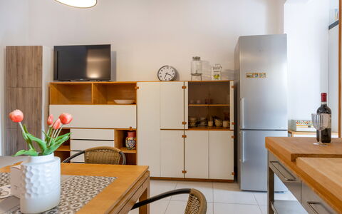 Casa Ballerini: Mueble, Diseño De Interiores, Piso, Gabinetes, Madera, Estantería, Suelo, Cocina, Aparato De Cocina, Estante