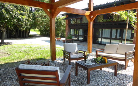 Venice Photobirding, Nature And Culture: Mueble, Madera, Mueble Para Exteriores, Silla, Sombra, Madera Dura, Mesa, Mesa Al Aire Libre, Porche