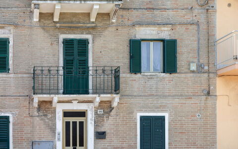 Suite Acquamare: Pared, Puerta, Material Compuesto, Cubiertas De Ventanas, Inicio De La Puerta, Balcón, Ladrillo, Tratamiento De La Ventana, La Luz Del Día