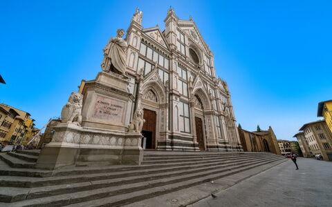 San Cristofano Blu Apartment Santa Croce, Florence: Cielo, Fachada, Punto De Referencia, Lugar De Adoración, Iglesia, La Arquitectura Medieval, Mañana, Atracción Turística, Lugares Sagrados