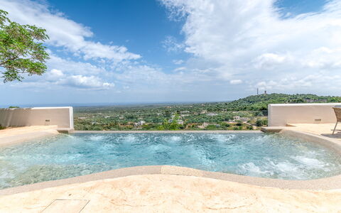 Villa Augusta Vista Mare: Nube, Piscina, Recurso, Cúmulo, Hotel, Zona Tropical, Ciudad De Vacaciones, Fuente De Agua, Villa, Ático