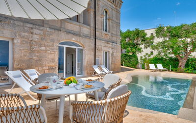 Villa Augusta Vista Mare: Inmuebles, Piscina, Mansión, Villa, Ciudad De Vacaciones, Hacienda, Palacio, Mueble Para Exteriores, Recurso