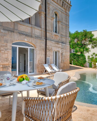 Villa Augusta Vista Mare: Inmuebles, Piscina, Mansión, Villa, Ciudad De Vacaciones, Hacienda, Palacio, Mueble Para Exteriores, Recurso