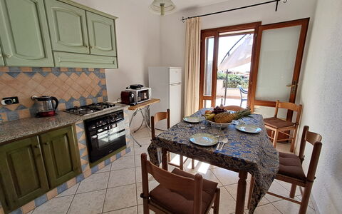 La Casetta Di Greise: Mueble, Piso, Madera, Diseño De Interiores, Mesa, Silla, Suelo, Cocina Y Comedor Mesa, Habitación, Comedor