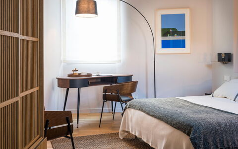 Il Monumento: Mueble, Diseño De Interiores, Piso, Pared, Suelo, Habitación, Madera, Habitación, Cama, Encendiendo