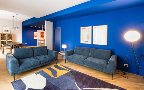 Il Monumento: Mueble, Azul, Diseño De Interiores, Sofá, Piso, Suelo, Sala, Casa, Departamento