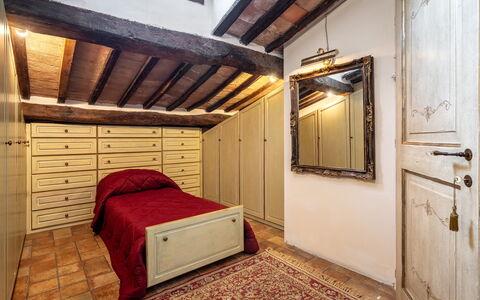 Portanuova Home, Colle Val D'elsa: Pared, Piso, Diseño De Interiores, Madera, Suelo, Techo, Habitación, Mueble, Cama, Habitación