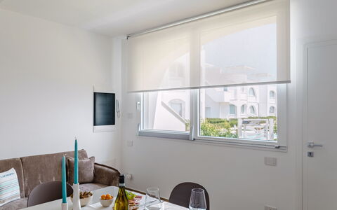 Perla Costa Conero: Diseño De Interiores, Cubiertas De Ventanas, Mueble, Departamento, Tratamiento De La Ventana, Habitación, Vaso, Techo, Silla, Sala