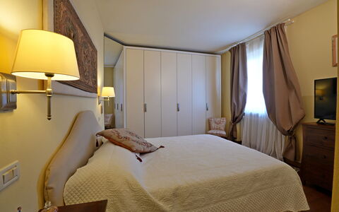 Uno Sguardo sul Mare: Mueble, Cama, Diseño De Interiores, Habitación, Madera, Sábana, Lecho, Suelo, Piso, Habitación
